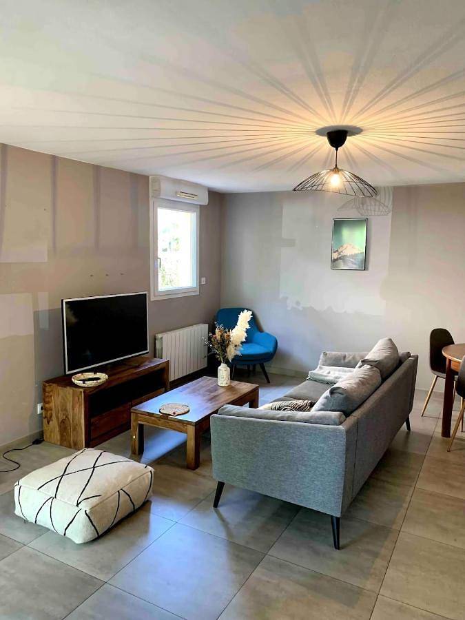 Appartement entier, Two-Bedroom Apartment in Carquefou, Région de Nantes