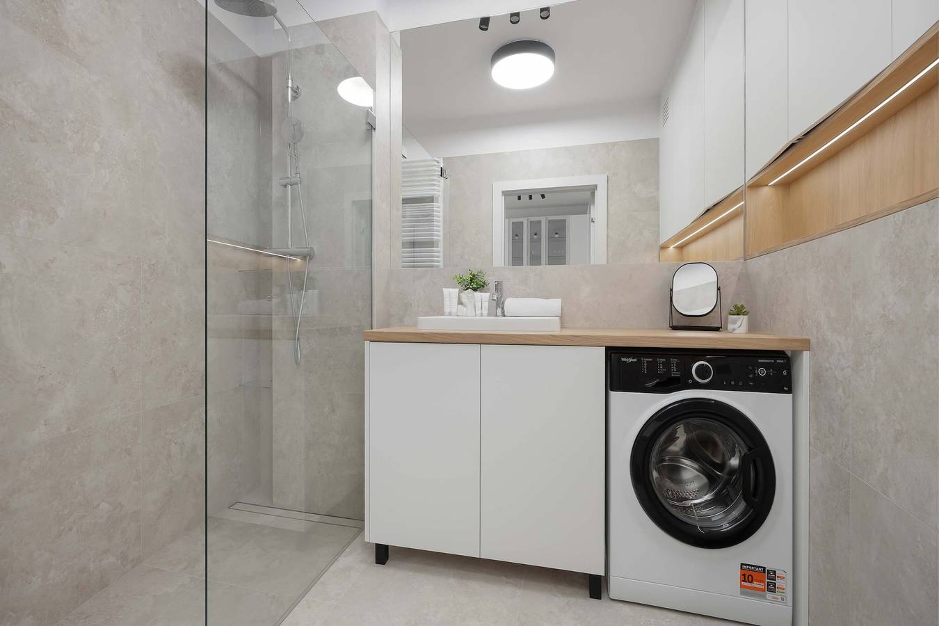 Cały apartament wypoczynkowy, Air Conditioned Studio in Chmielna Duo | Parking in Warszawa, Mazowsze