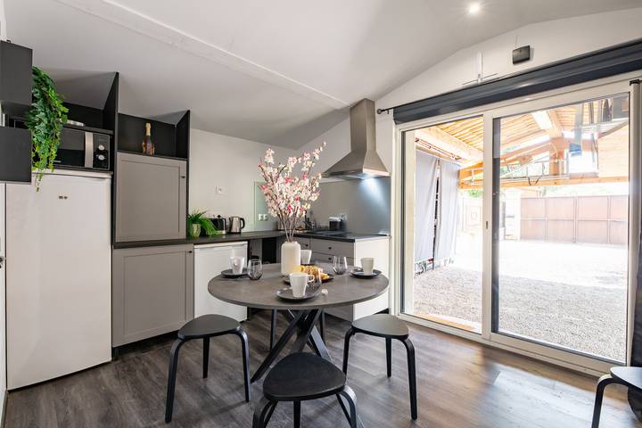 Appartement de vacances pour 4 personnes, avec Jacuzzi ainsi que Terrasse et Jardin