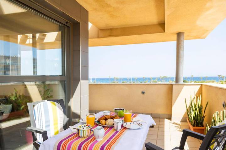 Alojamiento y desayuno para 4 personas, con jardín además de vistas y piscina - 1