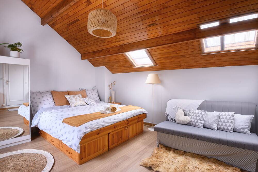 Cozy Grande Chambre Parisienne in Romainville, Senna-Saint-Denis