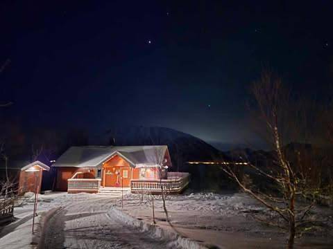 Chalet für 6 Personen, mit Ausblick und Garten sowie Seeblick und Sauna, mit Haustier in Vesterålen - 4
