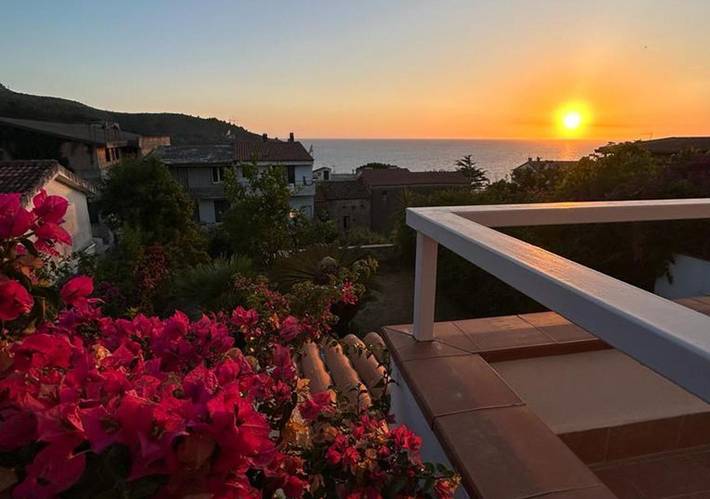 Casa vacanza per 6 persone, con panorama e balcone nonché giardino a Palinuro