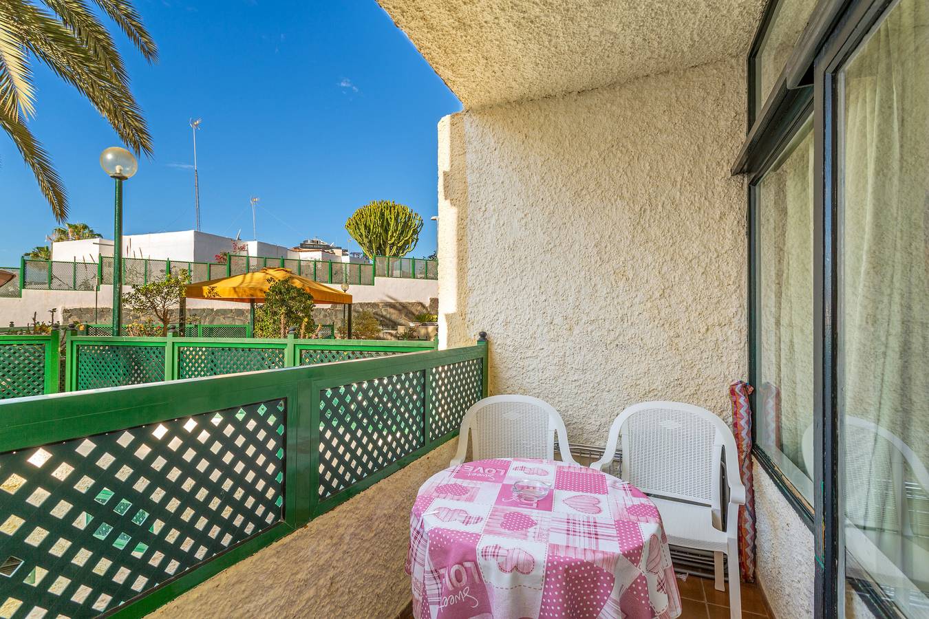 Hel lägenhet, Holiday Apartment 'Apartamento Playa Sol Dunas' with Shared Pool, Balcony & Wi-Fi in Maspalomas, San Bartolomé de Tirajana