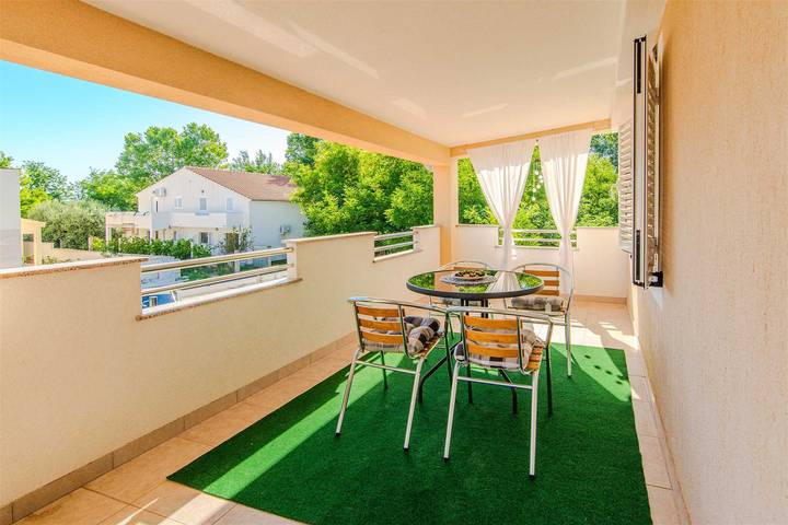 Ferienwohnung für 3 Personen, mit Balkon, kinderfreundlich in Nin