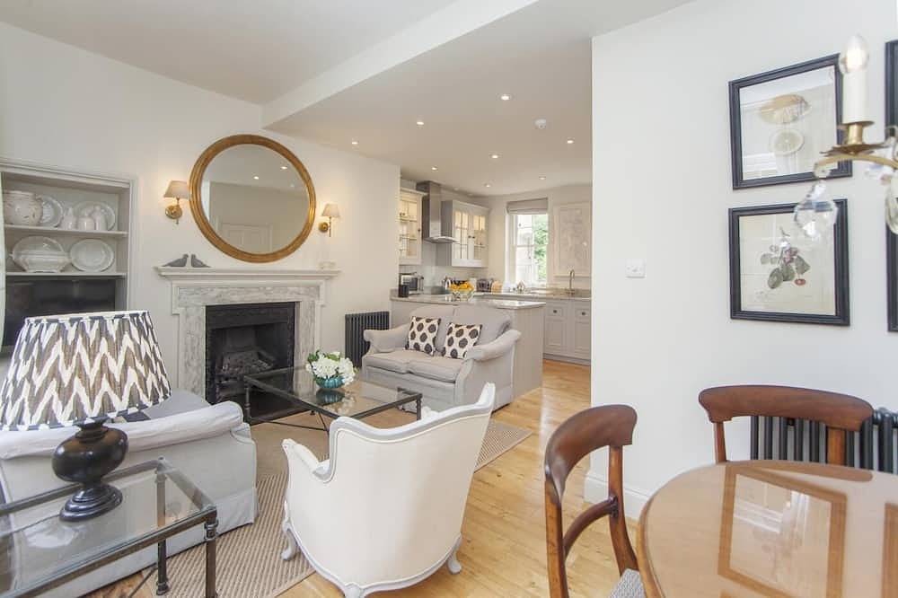 Log Cabin for 5 People in Bath, The Cotswolds