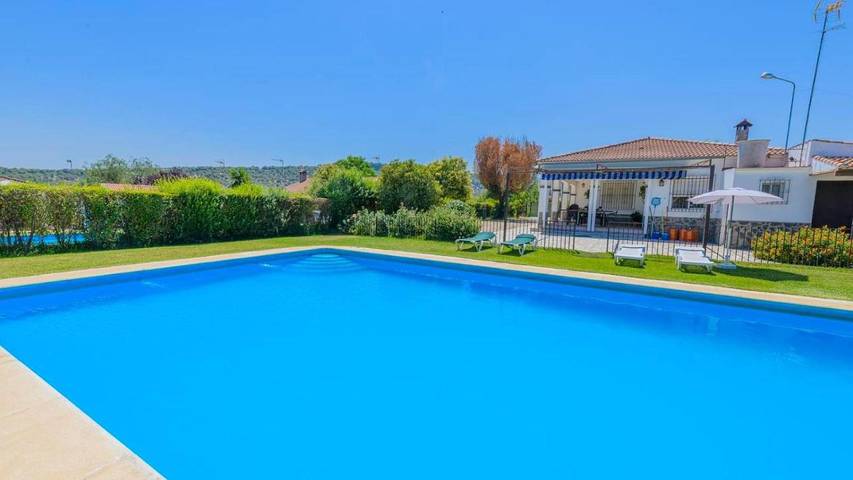 Casa rural para 20 personas, con Terraza además de Jardín y Piscina en Posadas