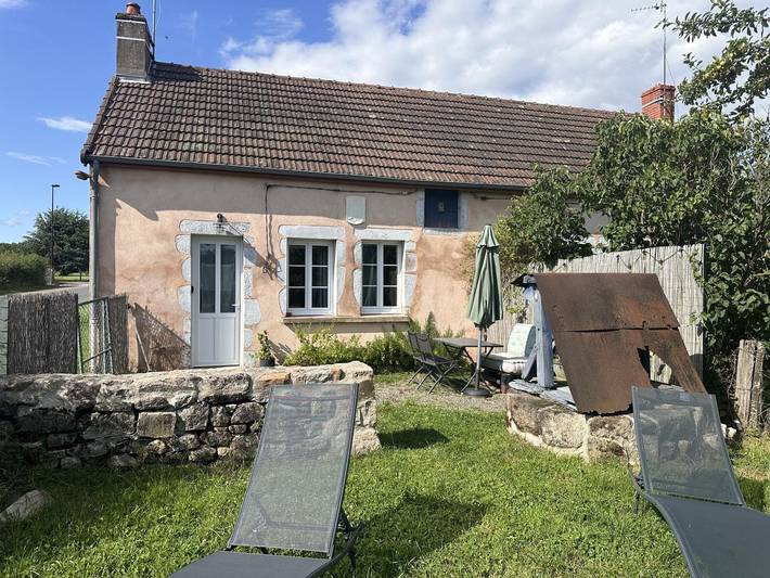 Gîte pour 2 personnes, avec jardin à Mesvres