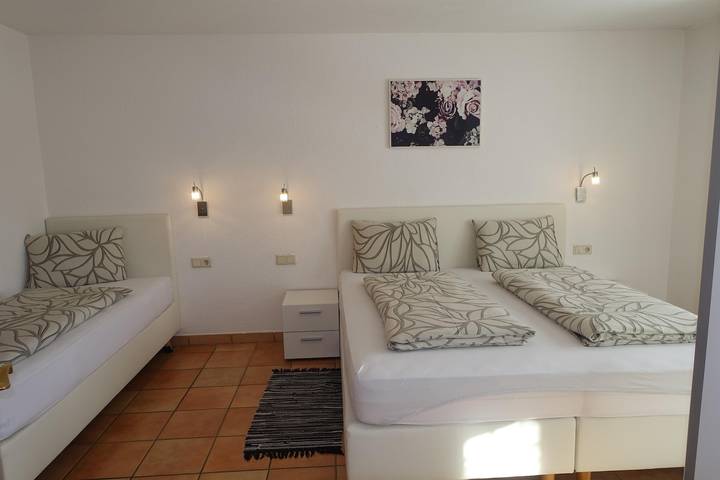 Ganze Ferienwohnung, Appartement/Fewo, Dusche, Wc, 2 Schlafräume in Bartholomäberg, Schruns-Tschagguns