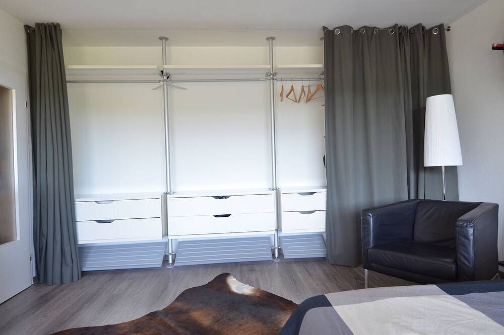 Entire apartment, Modern designer studio with great forest view and excellent transport links in Darmstadt, South Hesse