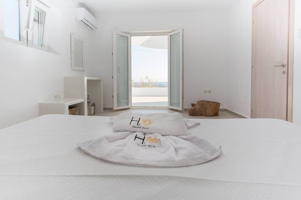 H2O Privé Villa Paros, oneindig zwembad, zeezicht lounge, bbq en bar in Parasporos, Paros