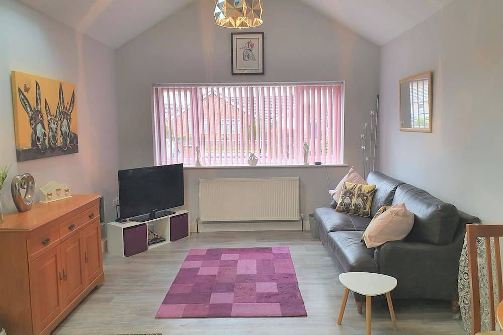Entire apartment, Modern fully self-contained Annex, free Parking private off street, large Garden in Lincoln, Lincolnshire