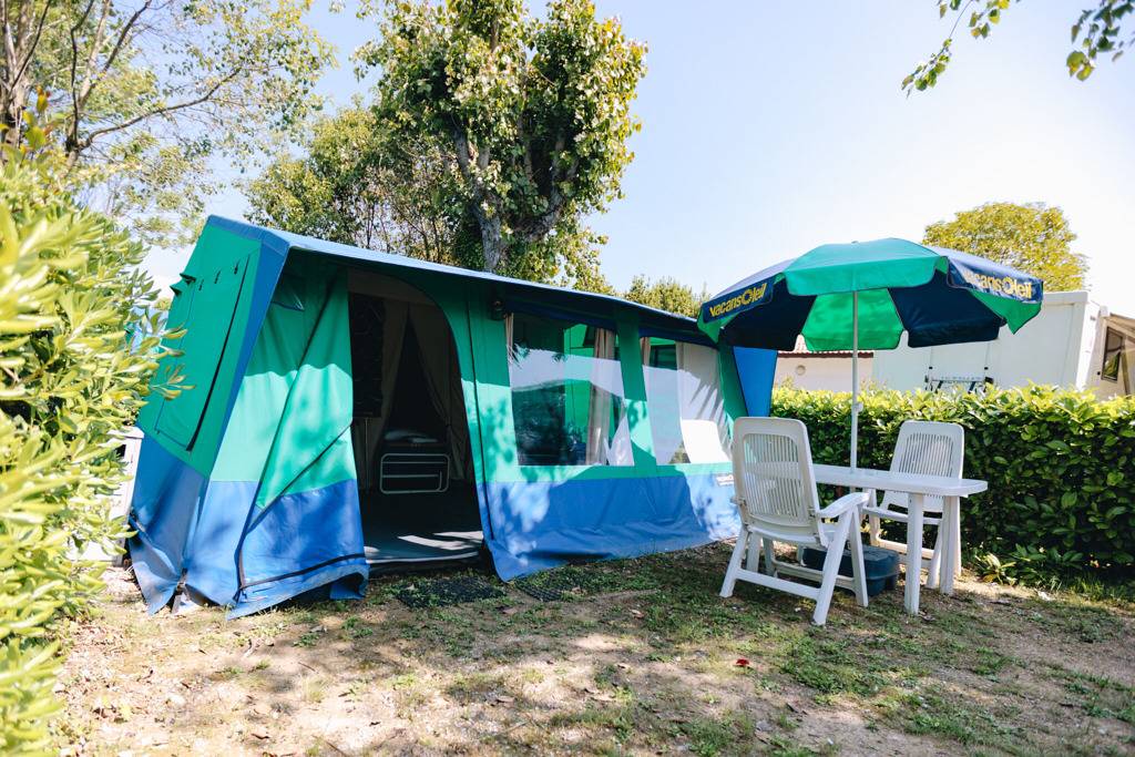 Ganze Wohnung, Camping Iris Park Zelt Family Tenda für 6 Personen in Moniga del Garda, Gardasee-Berge