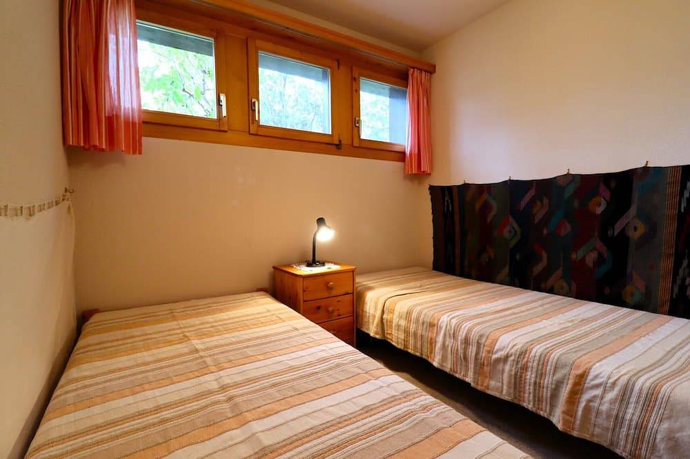 Ganze Wohnung, Aussen : Wohnung im unteren Erdgeschoss eines Gebäudes, für 4 Personen in der Nähe des Hotels/Restau in Saint Luc, Anniviers