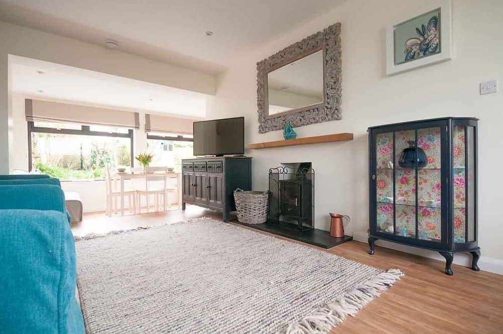 Keelyn, pet friendly, country holiday cottage in Crantock in Crantock, Cornwall
