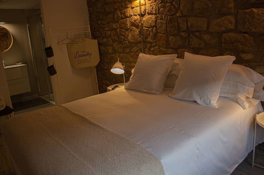Entire apartment, La Casa Del Miracle. 1 bedroom penthouse. in Balaguer, Noguera