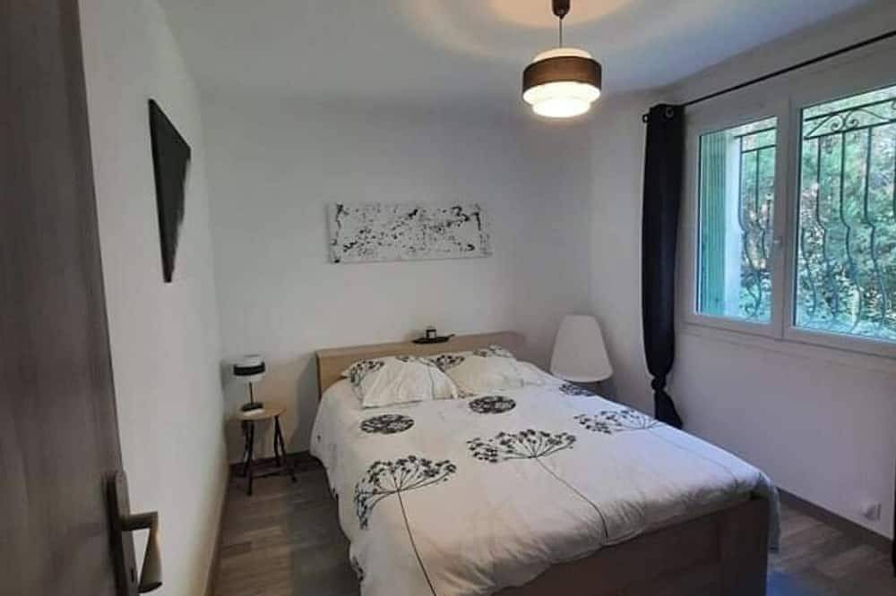 Entire apartment, Trepeloup accommodation in Alès, Cévennes