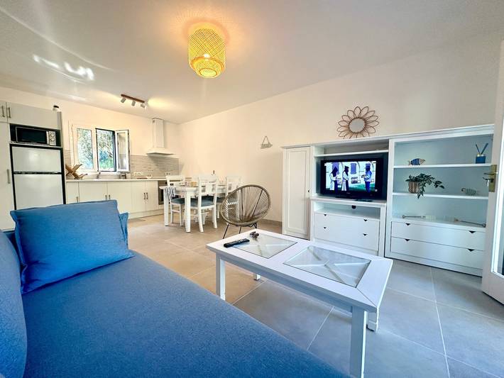 Hel lägenhet, Apartment 'Addaia' with Mountain Views, Shared Pool and Wi-Fi in Port d'Addaia, Es Mercadal