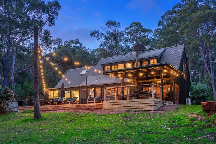 Holiday home for 15 people, with terrace and garden, with pets in Yarra Valley