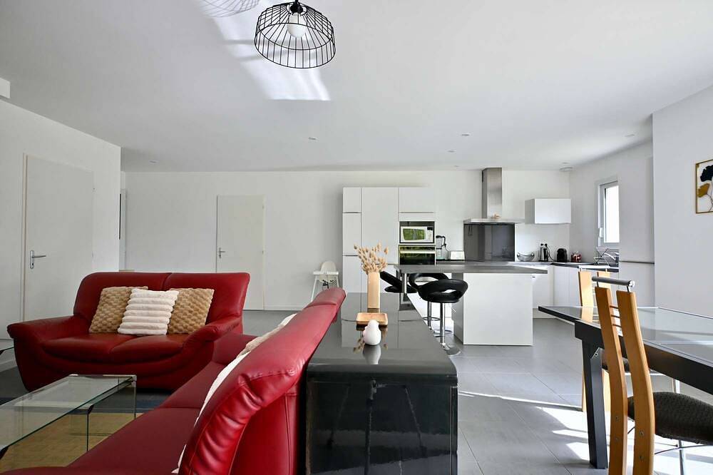 Modern house with garden, not overlooked – 3 bedrooms – Vannes in Vannes, Côte des Mégalithes