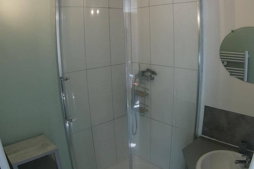 A floor for each one. Home; 3 rooms, 3 bathrooms, 4Wc. Down town. Patio in Le Havre, Le Havre und Umgebung