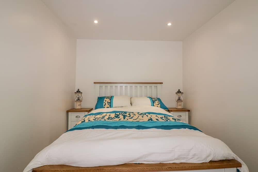 Cove Cottage, pet friendly, with a garden in Tintagel in Tintagel, Cornwall