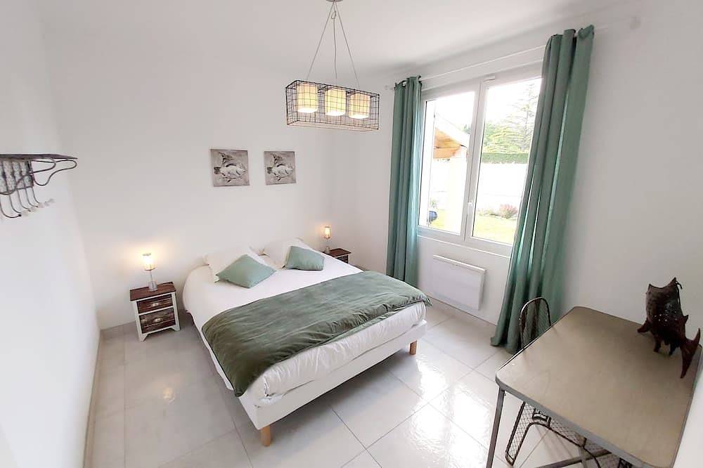 Villa Taiado classée 3 *** privatisée avec piscine au coeur du lubéron in Taillades, Parc naturel régional du Luberon