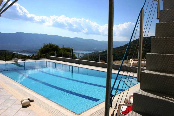 Location de vacances pour 10 personnes, avec vue ainsi que jardin et piscine dans Poros - 2