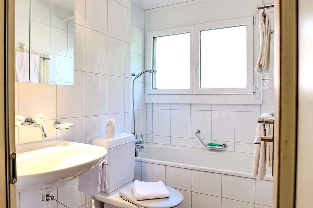 Appartement entier, Confortable appartement pour 2 personnes avec Wifi, Tv, balcon et vue panoramique in Schwendi b. Grindelwald, Grindelwald