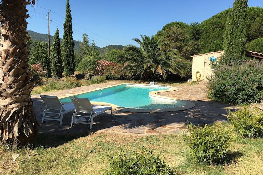 Villa avec une vue magnifique, une grande piscine et des terrasses. in Gorges d'Héric, Mons (Béziers)