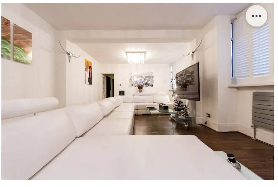 Apartamento de férias inteiro, 4 Bed Flat - Sleeps 14 - Parking - Game Room -Wifi in Merton, Londres