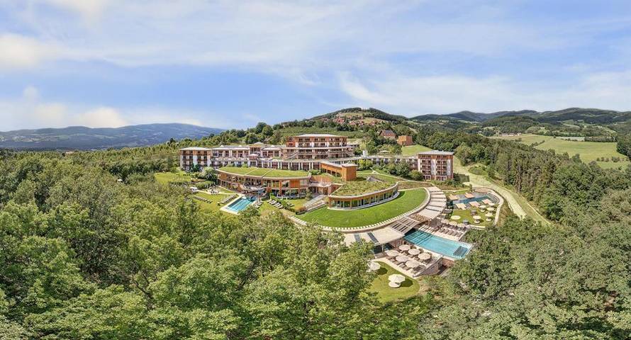 Hotel für 4 Personen, mit Balkon und Whirlpool sowie Terrasse und Garten in Pöllauberg