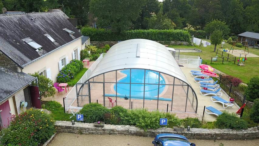Chalet pour 6 personnes, avec terrasse ainsi que vue et piscine, animaux acceptés dans le Morbihan - 2