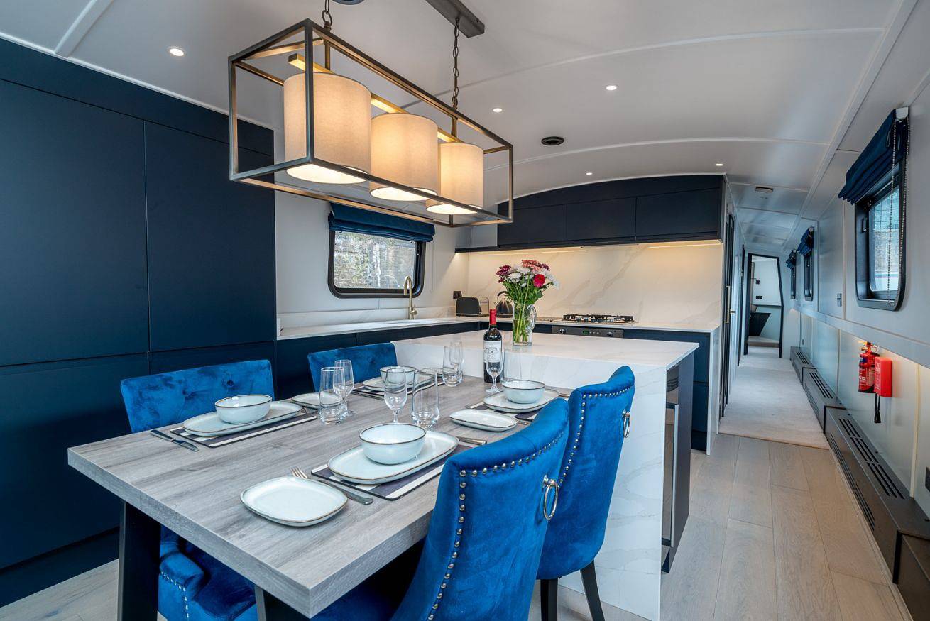 Elegant houseboat near Canary Wharf in Tower Hamlets, London