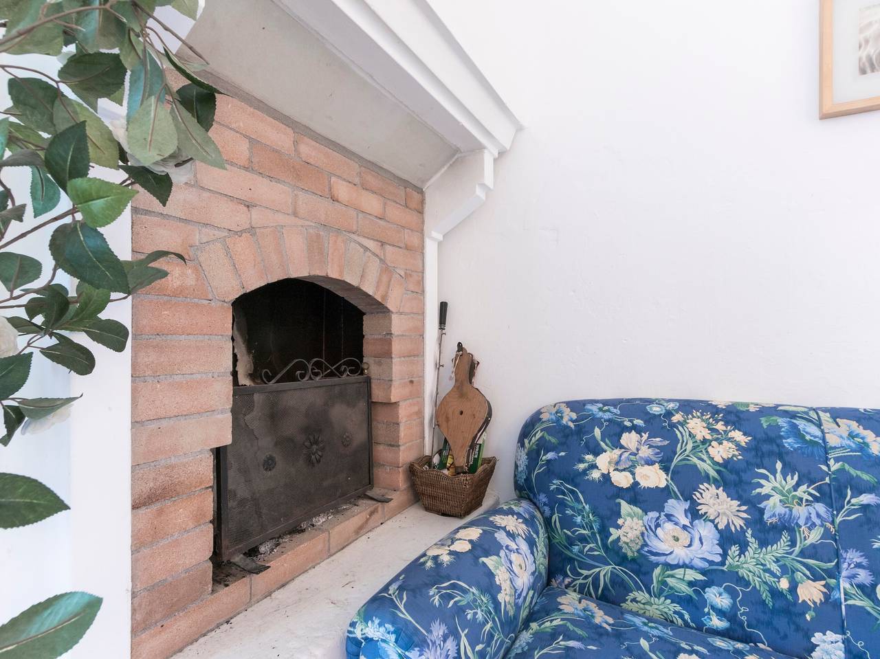 Entire apartment, 'Delicious House Michelangelo' Apartment with Shared Garden, Wi-Fi & Air Conditioning in Cavaion Veronese, Garda Mountains