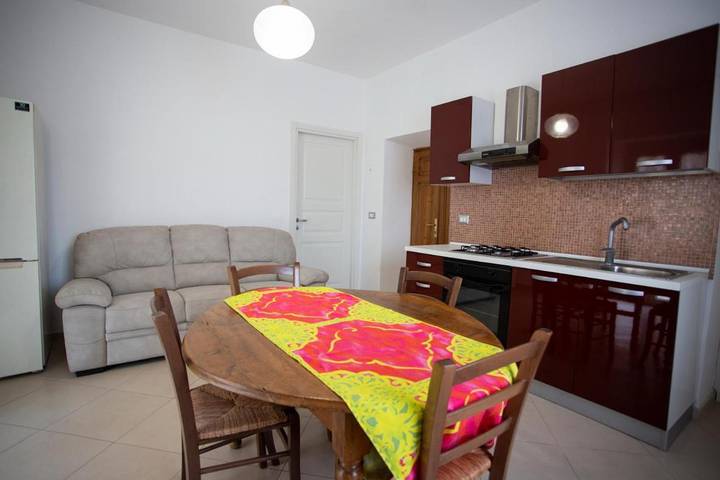 Appartamento per 4 persone, con panorama e giardino, adatto a famiglie con bambini in Tuscania