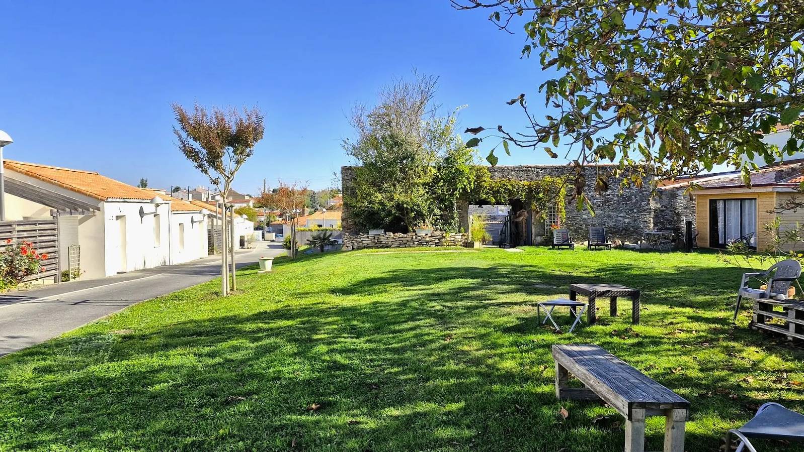 Appartement 2 Personnes Proche Plage aux Sables d'Olonne – Piscine Chauffée 2 personnes in Olonne-sur-Mer, Les Sables-d'Olonne