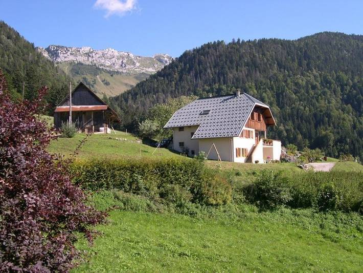 Gîte pour 5 personnes, avec terrasse et jardin