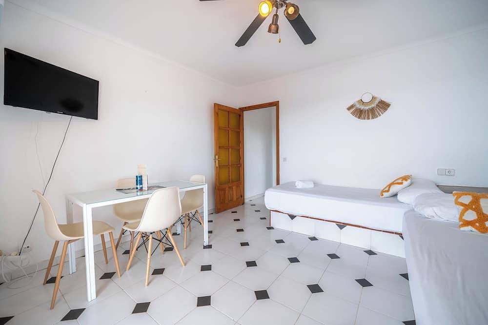 Entire apartment, Es Grop Vista Mar in S'Arenal Petit, Sant Joan de Labritja