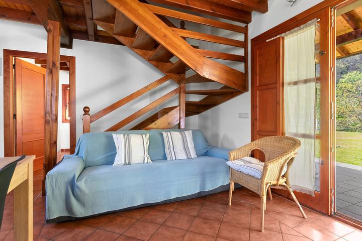 Apartment 'La Llosona' with Private Terrace, Private Garden and Wi-Fi in Cangas de Onís, Asturias Province