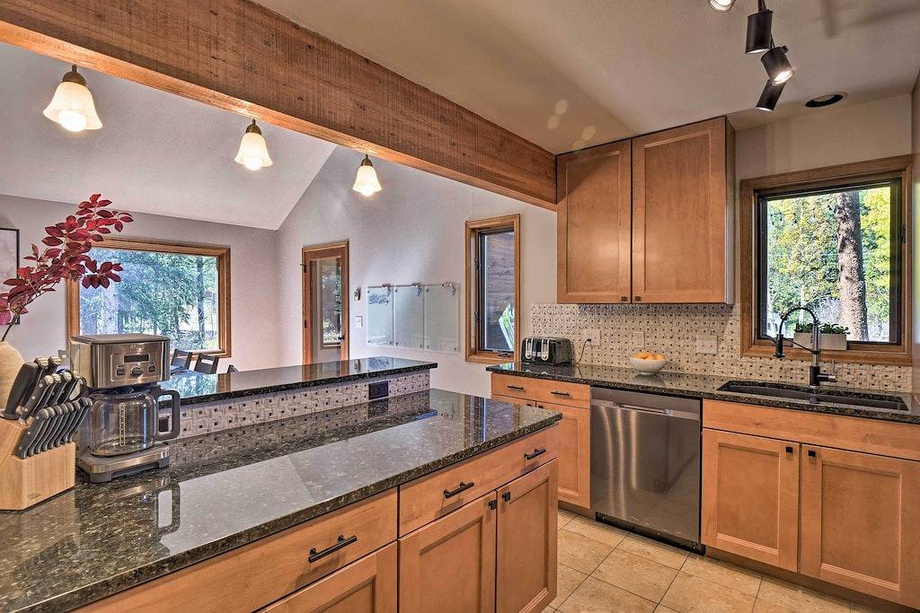 6 Mi to Breck Resort: Family Cabin w/ Game Room in Blue River, Summit County