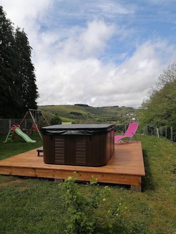 Gîte pour 4 personnes, avec terrasse ainsi que jardin et jacuzzi à Moux-en-Morvan - 2