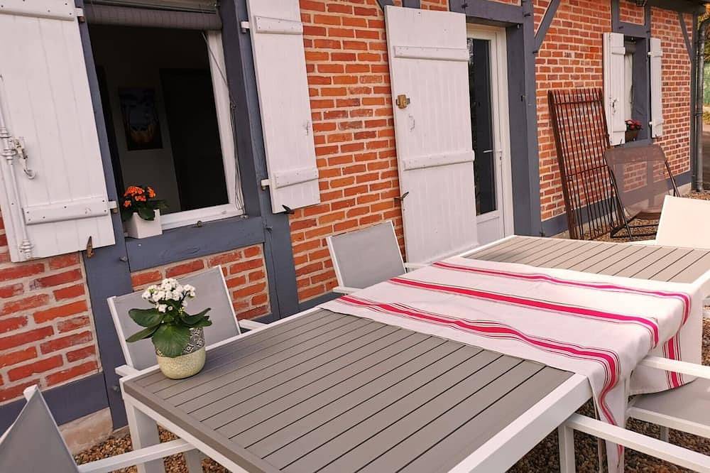 Charming little Landaise house, completely renovated, in the heart of a pretty village. in Léon (France), Côte d’Argent