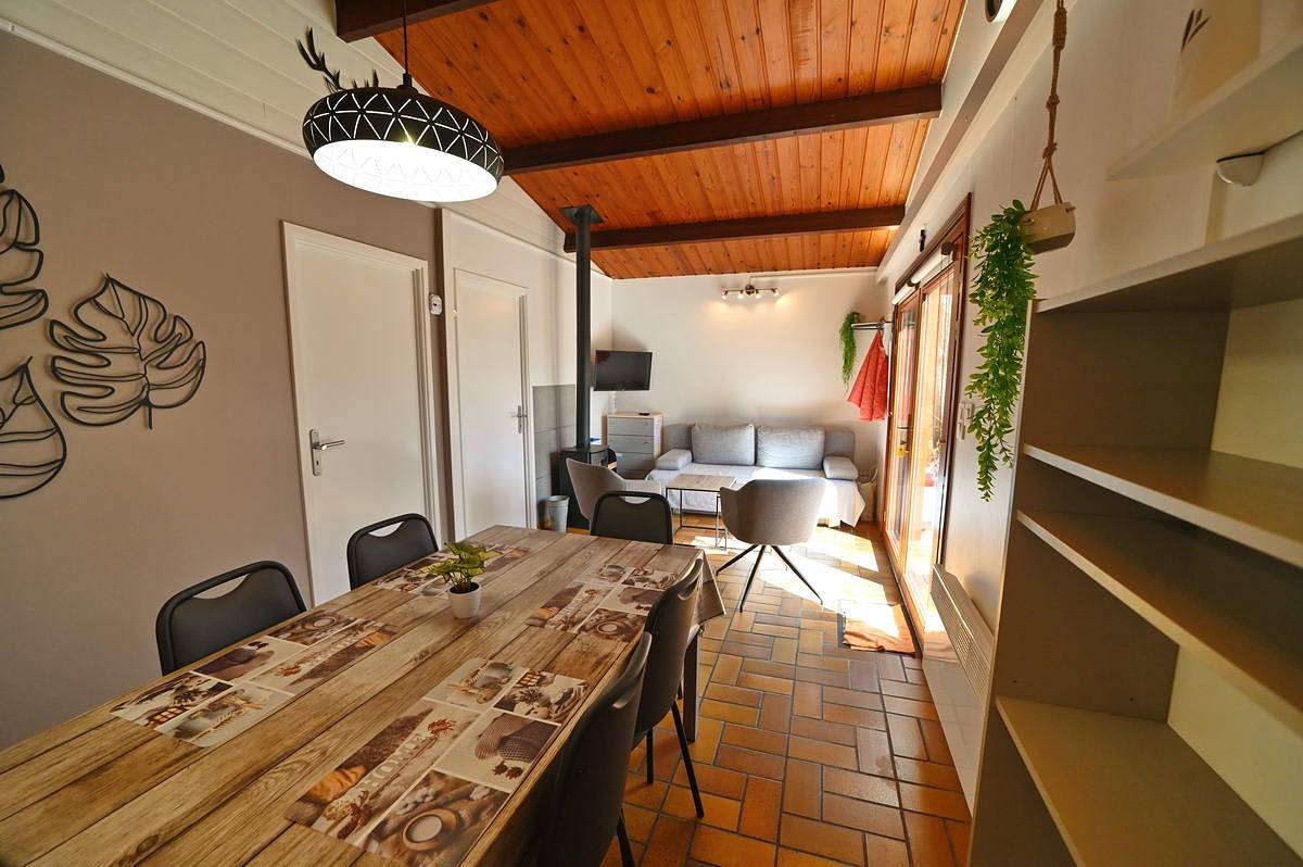 Chalet für 4 Personen im Ferienpark Village de Vacances Oignies in Viroinval, Parc Naturel Viroin Hermeton