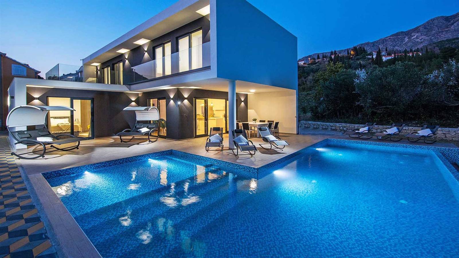 Villa for 12 People in Srebreno, Dubrovnik-Neretva