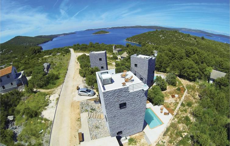 Location de vacances pour 4 personnes, avec terrasse à Sali - 2