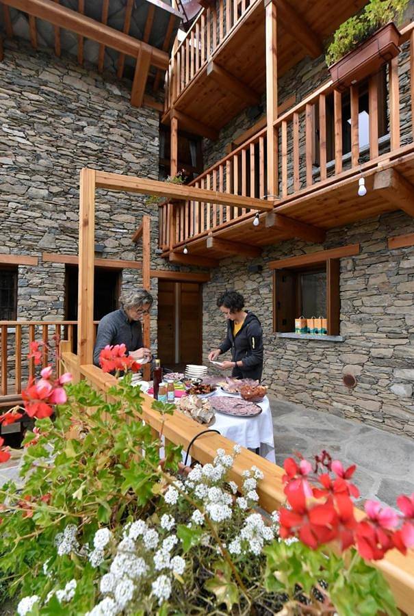 Gîte pour 4 personnes, avec Balcon et Terrasse ainsi que Jardin et Vue à Ostana