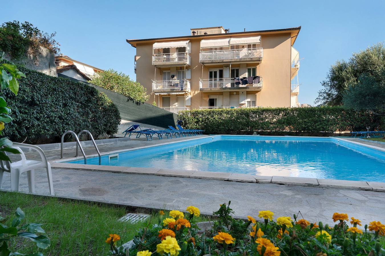 Appartamento intero, Appartamento 'Casa Sole e Mare' con piscina condivisa, giardino privato in Arenzano, Riviera di Ponente