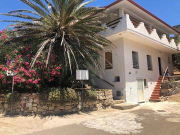 Location de vacances pour 6 personnes, avec vue et jardin, animaux acceptés à Fluminimaggiore