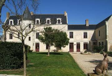 Maison d’hôte pour 2 personnes, avec jardin ainsi que vue et piscine dans Maine-et-Loire